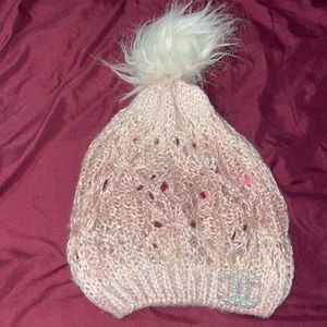 Betsey hat w/ pearls brooch pin